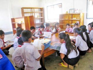 ラオスに20ヵ所以上の学校図書室設置を計画