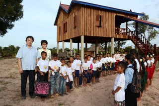 カンボジア国境地帯で児童保護施設の男子寮を新築