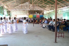 子ども達が民族舞踊を披露