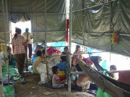 カンボジア・タイ国境地帯での武力衝突　子ども達の避難生活続く