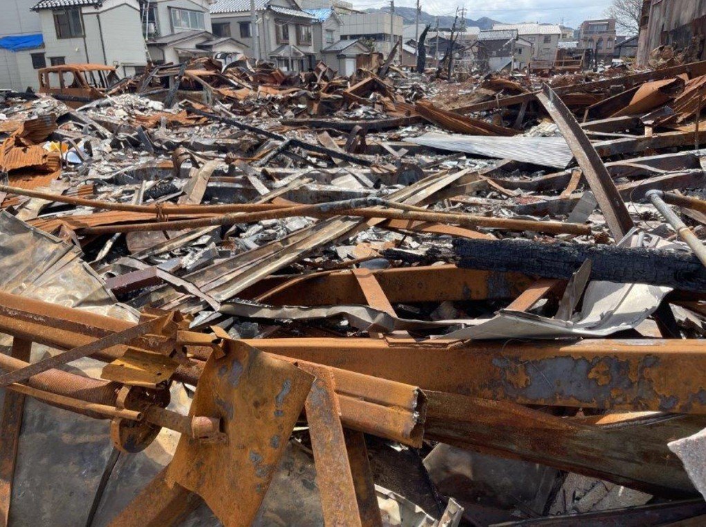 震災直後発生した火事で焼失した輪島朝市の写真